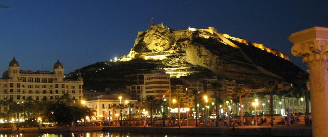Un Lujo En El Corazon De Alicante Bagian luar foto